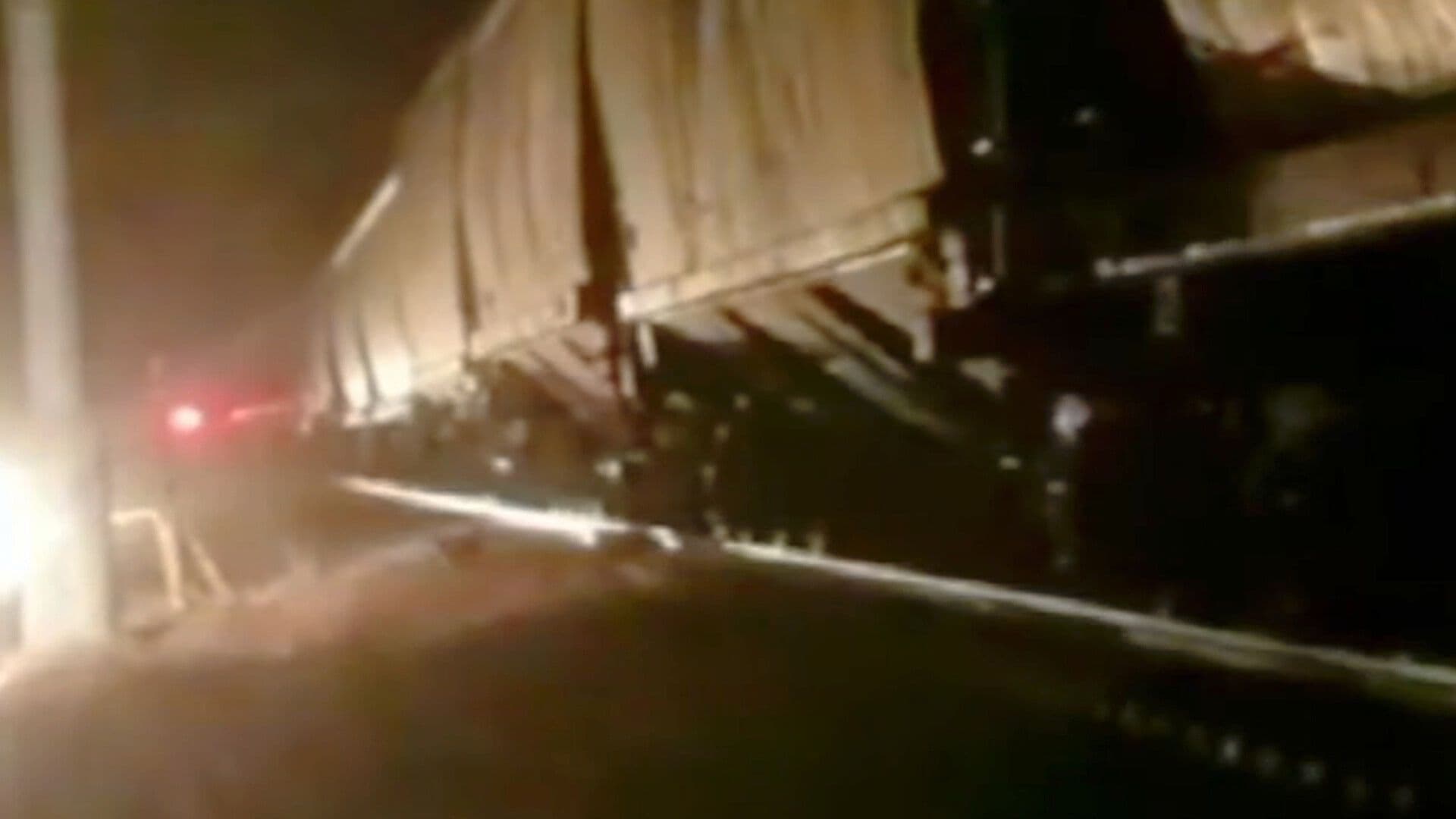 Hombre es Impactado por el Tren al Intentar Ganarle con su Coche en Apaseo el Grande