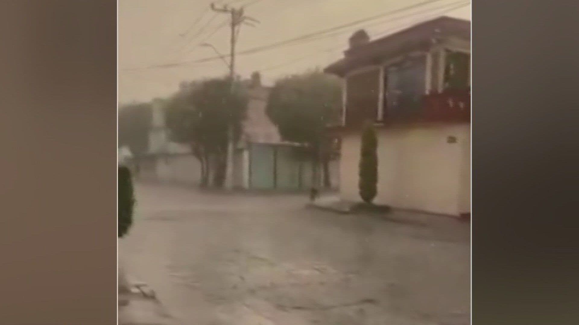 Video: Granizada Sorprende a Habitantes e Inunda Calles en Toluca, Edomex
