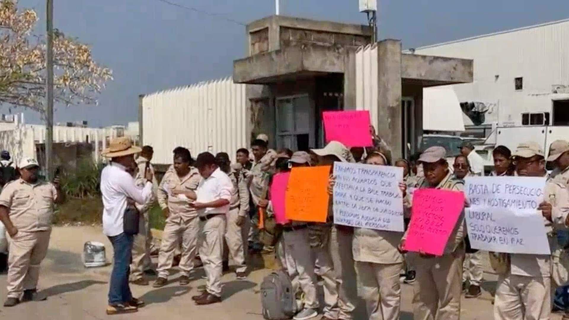 Se Manifiestan Trabajadores de Vectores en Coatzacoalcos