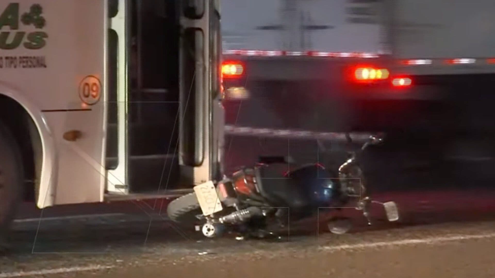 Motociclista Resulta Lesionado tras Chocar con Camión en Libramiento Noreste en García, NL