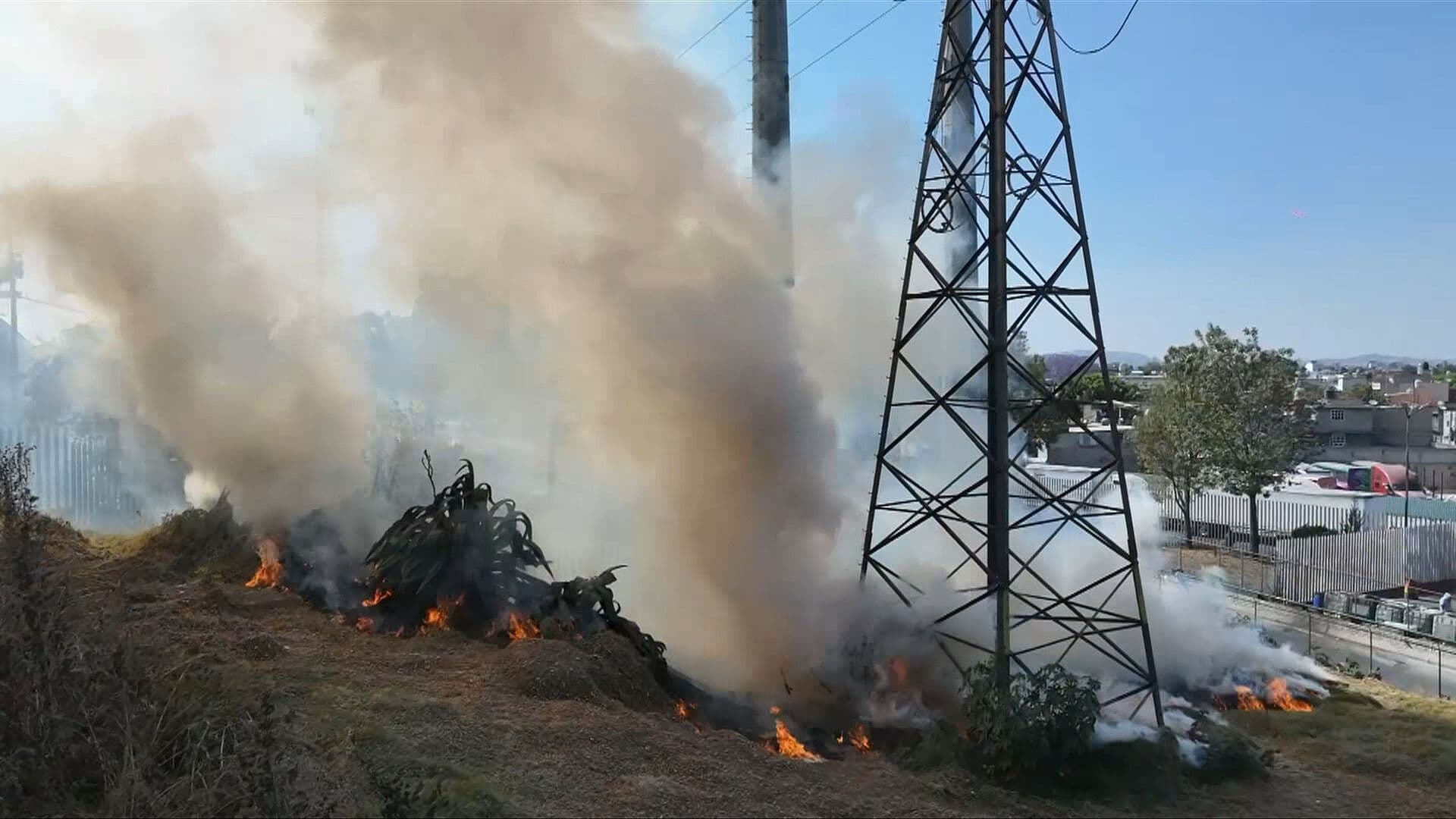 Reportan Fuerte Incendio en Colonia Progreso Nacional en la GAM, CDMX