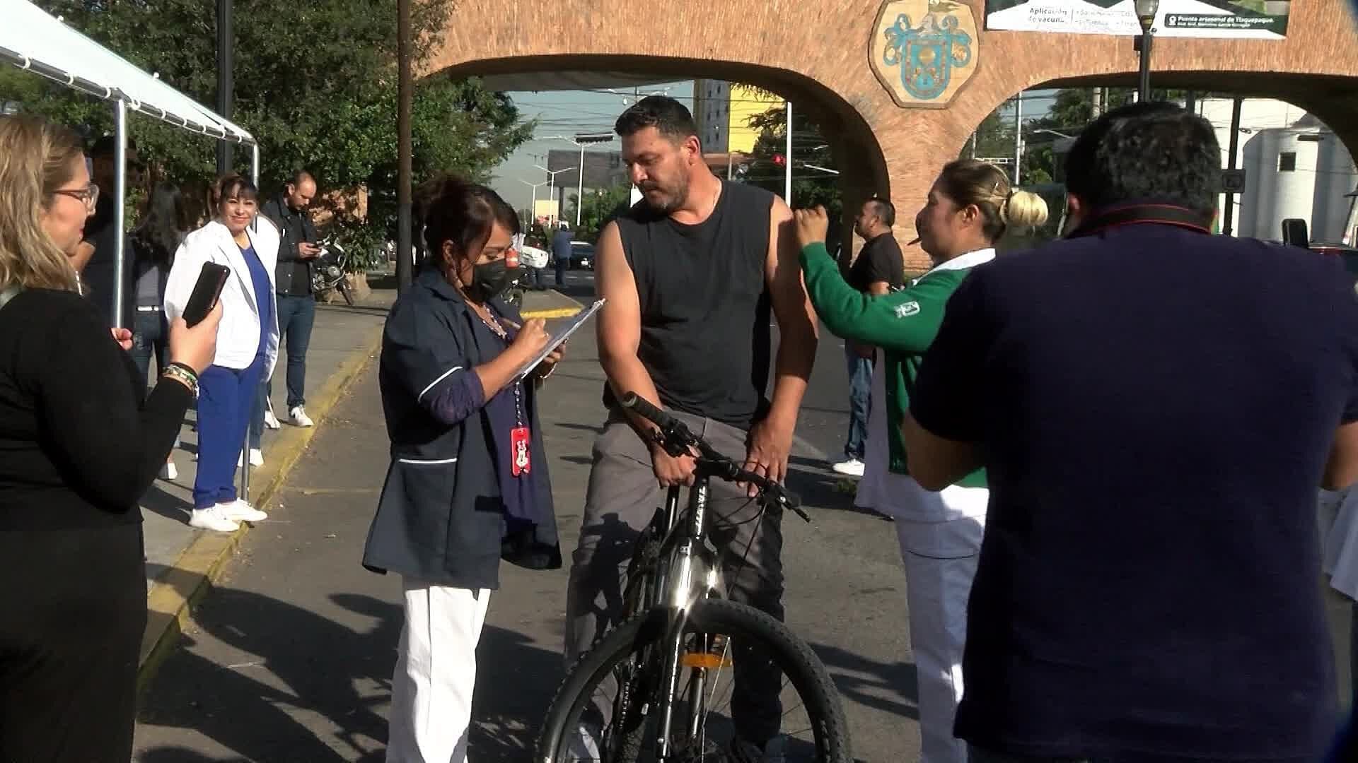 Acuden a Módulo Drive Thru en Tlaquepaque para Vacuna Contra Sarampión; Así Funcionan