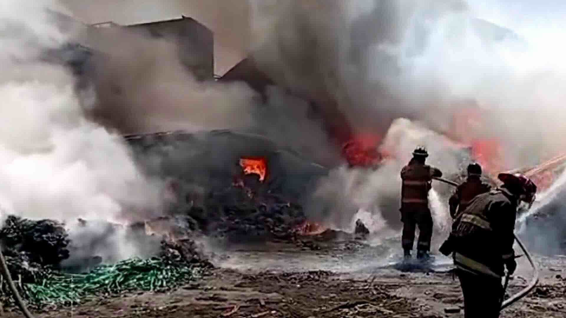Bomberos Sofocan Incendio en Bodega de Ecatepec; Es el Segundo del Año