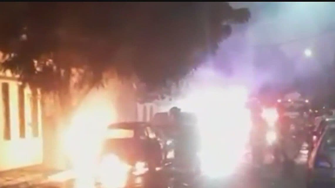 Investigan Incendio de Carros en San Nicolás