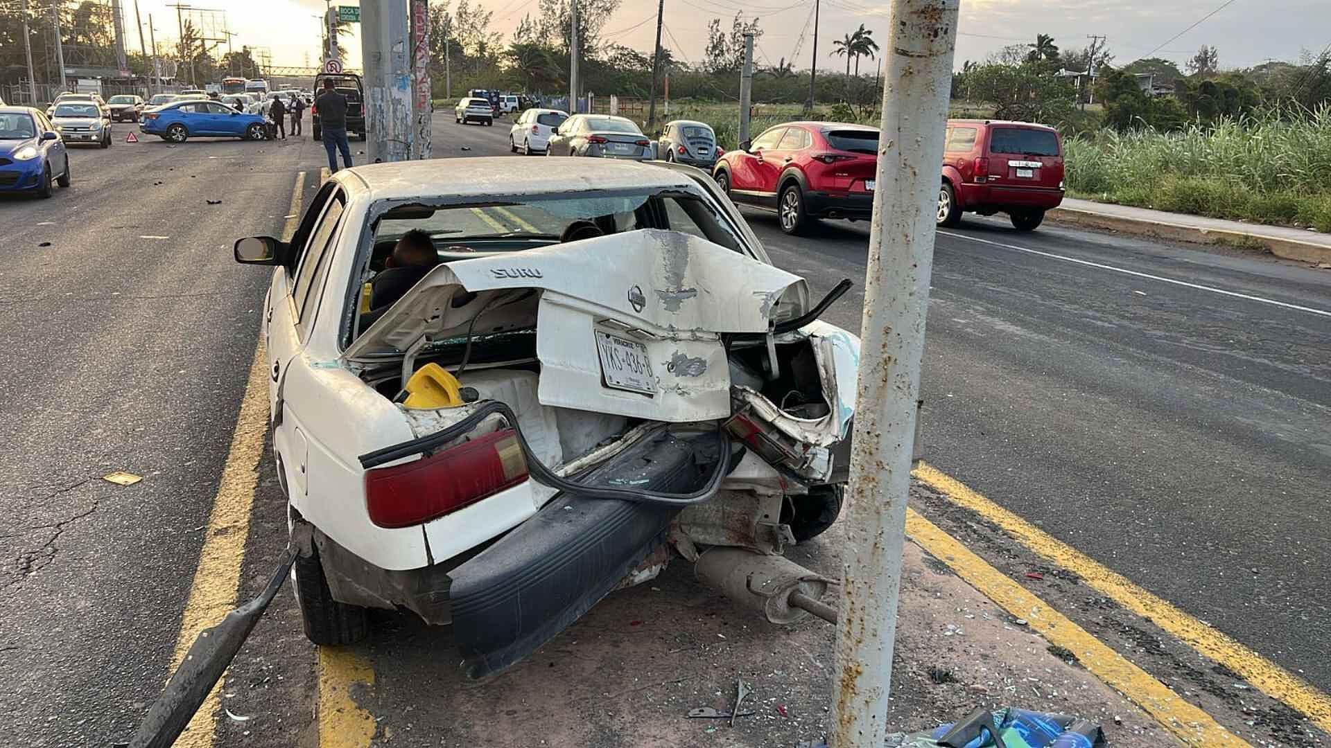 Semáforos Sin Funcionar Provocan Fuerte Accidente en Carretera Veracruz-Xalapa; Hay Lesionados