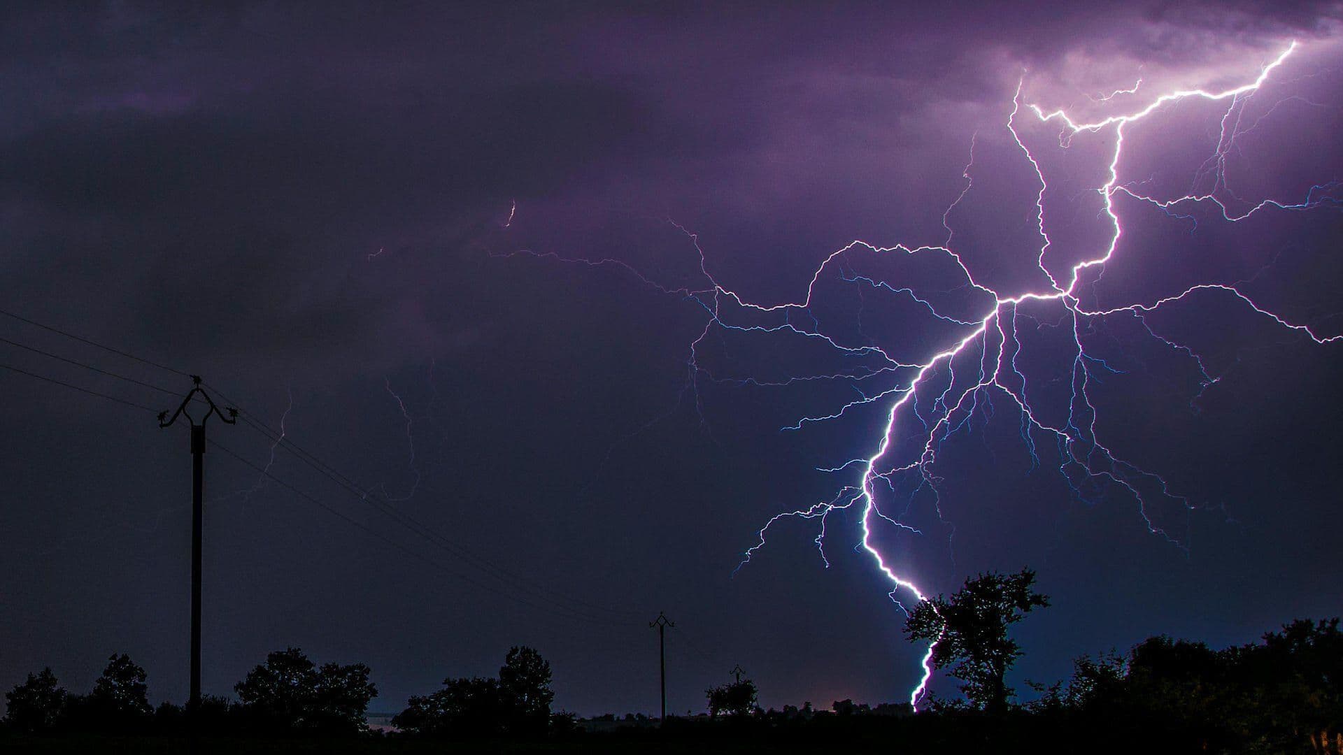 VIDEO: Tormenta Eléctrica Sacude Tepeji del Río con Lluvia Intensa y Ráfagas de Rayos