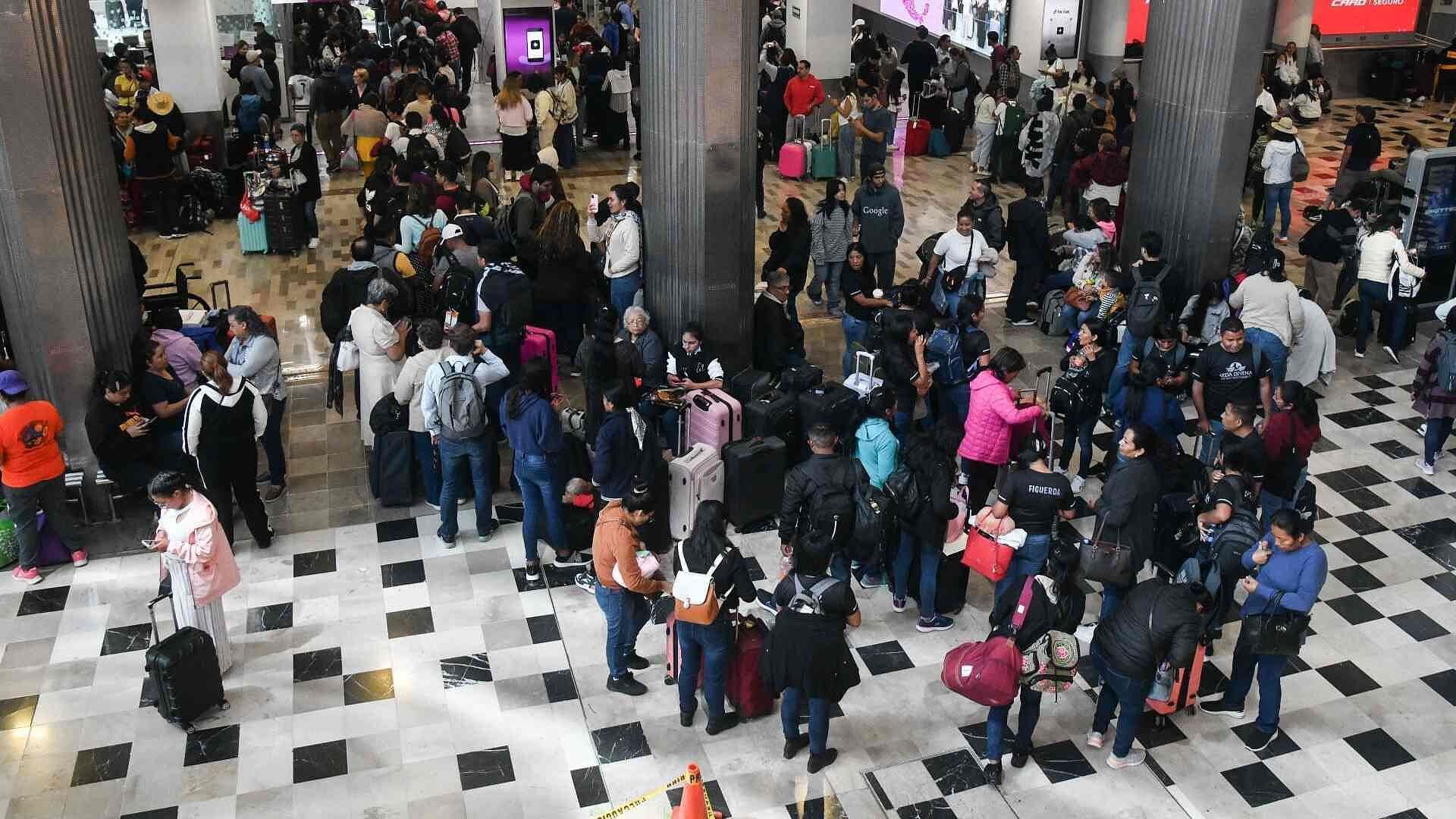 Vuelos Cancelados por Violencia en Jalisco Afectan a 11 Mil Pasajeros del AICM