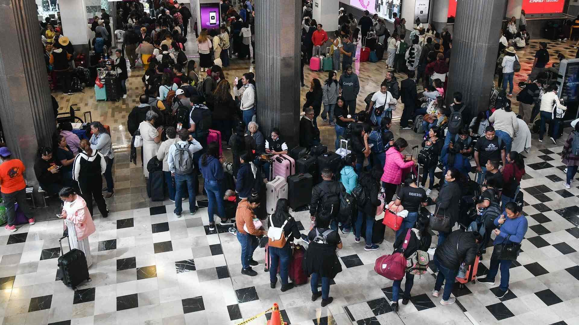 Vuelos Cancelados por Violencia en Jalisco Afectan a 11 Mil Pasajeros del AICM