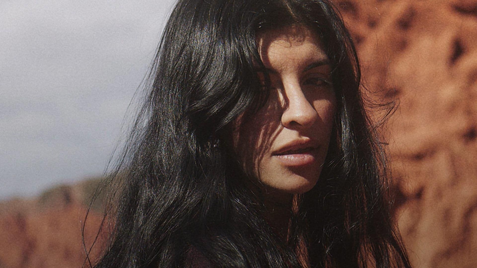 Cazzu Rompe Récord de Reproducciones y Supera a Lady Gaga