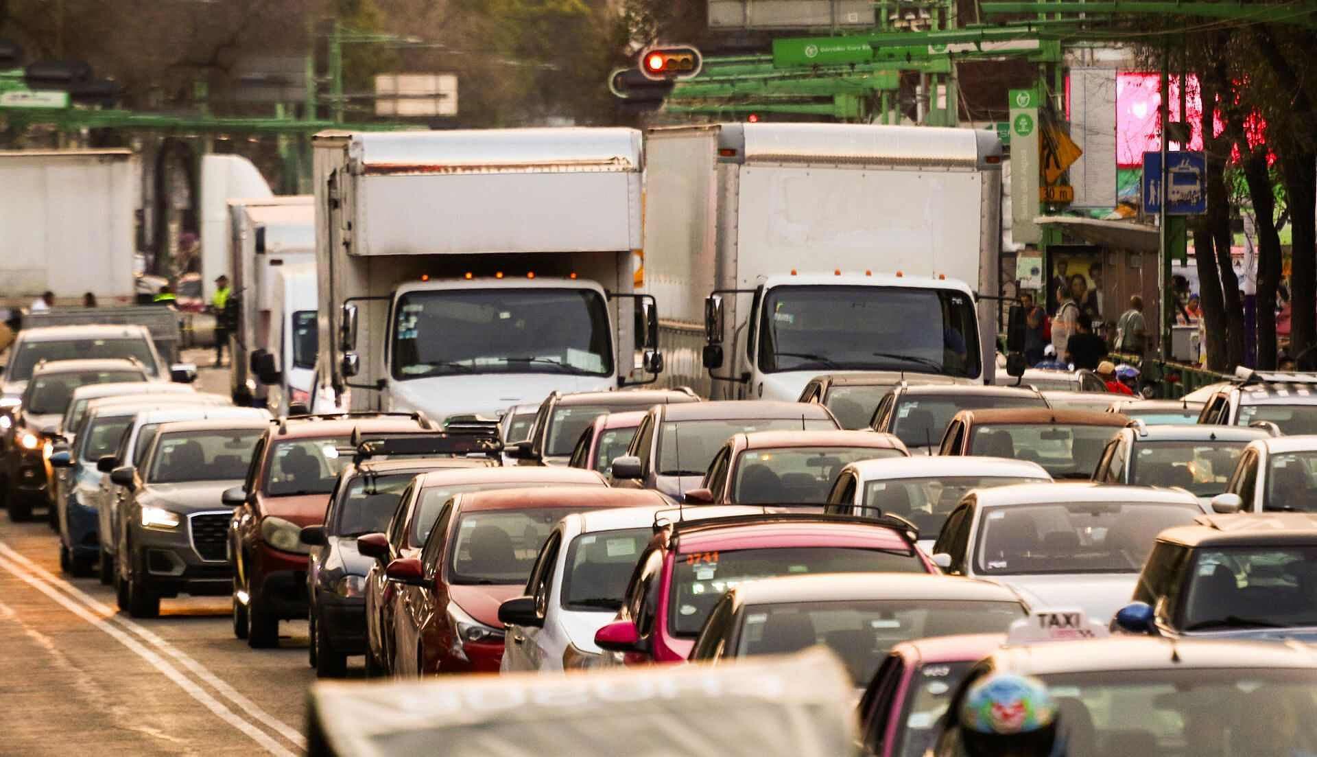 ¿Qué Autos No Circulan Hoy Martes 24 de Febrero 2026 en CDMX y Edomex?