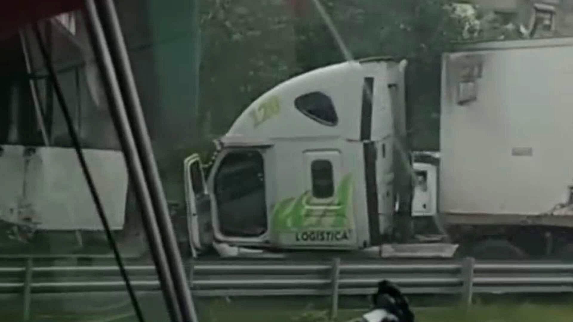 Toma Precauciones: Caos en la México-Toluca por Choque de Tráiler