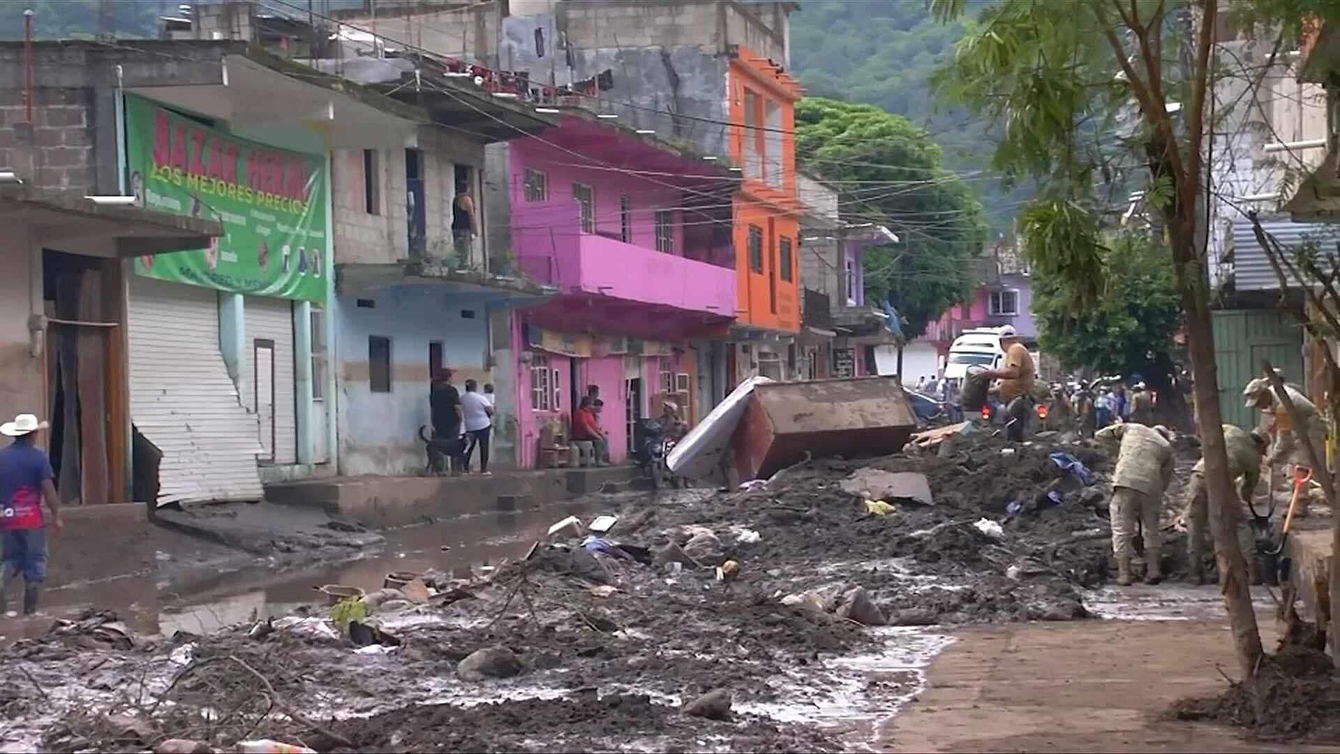 "Fue de Terror": Habitantes de Huehuetla, Hidalgo, Narran Cómo Perdieron Todo por las Lluvias