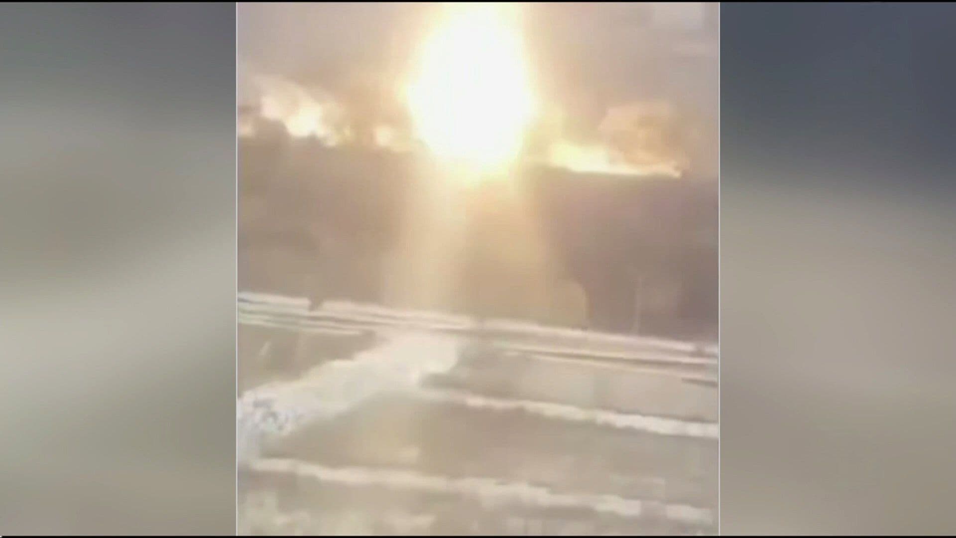 Difunden Video Donde el CJNG Estalla Un Coche Bomba Durante Bloqueos por la Muerte de "El Mencho"