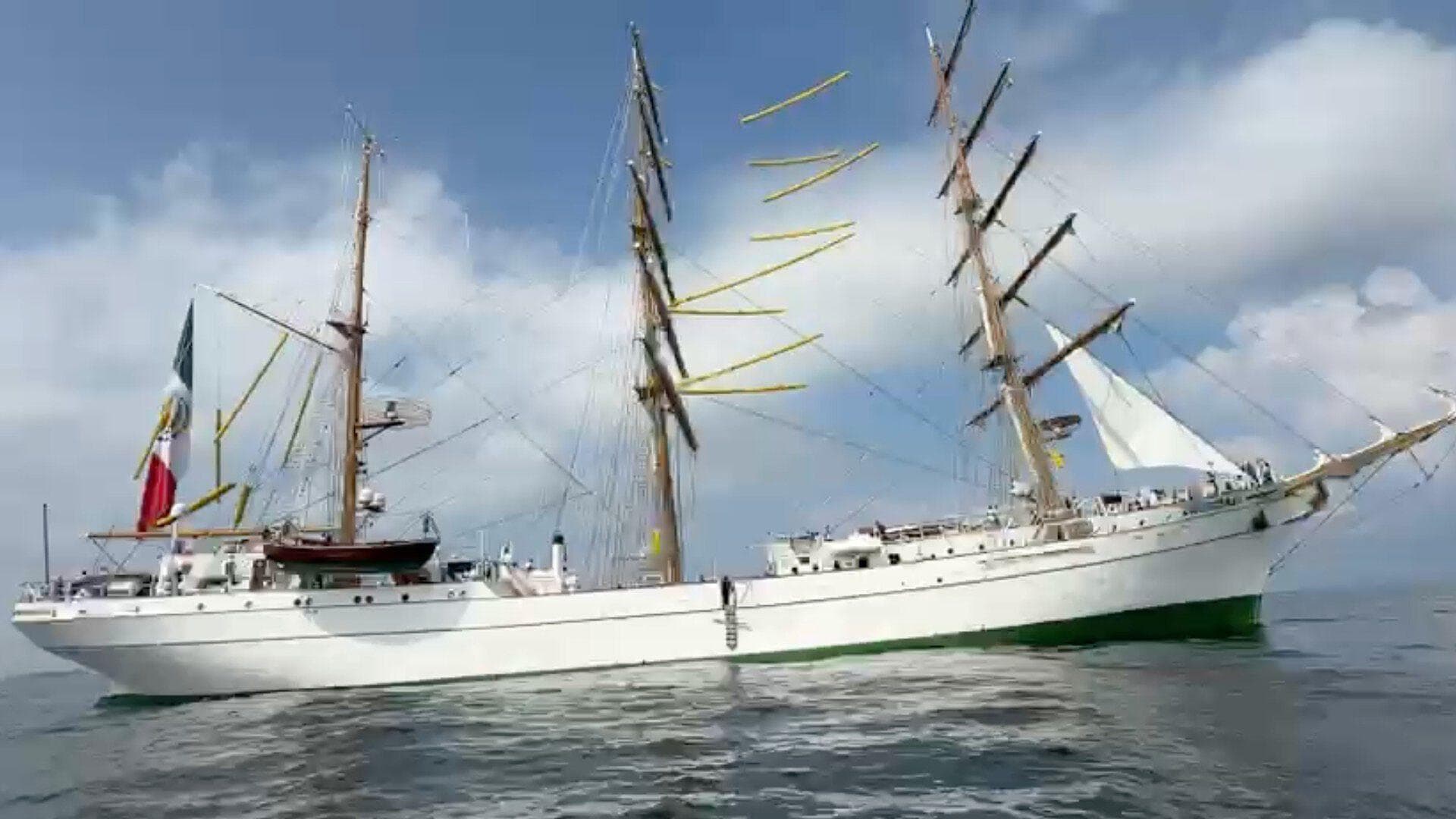 Buque Escuela Cuauhtémoc Llega al Área de Fondeadero del Puerto de Veracruz