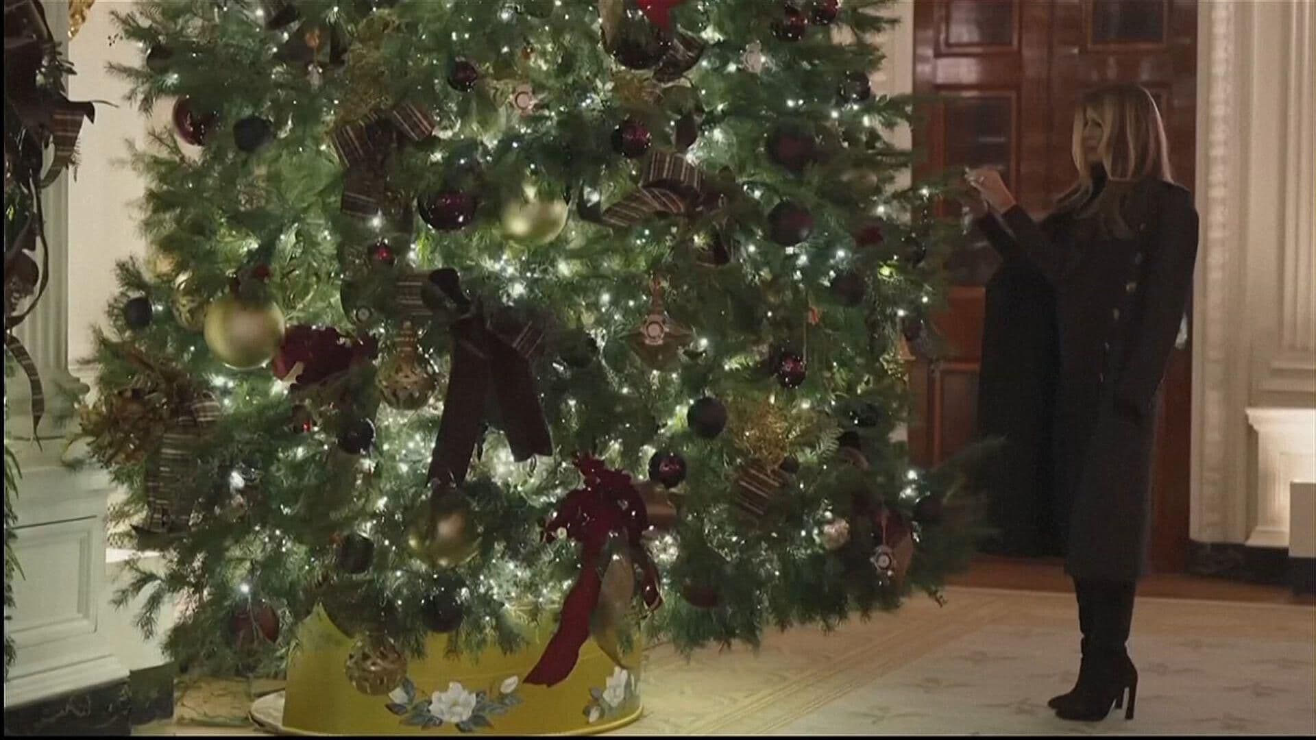 Melania Trump Presenta la Decoración Navideña de la Casa Blanca 2025