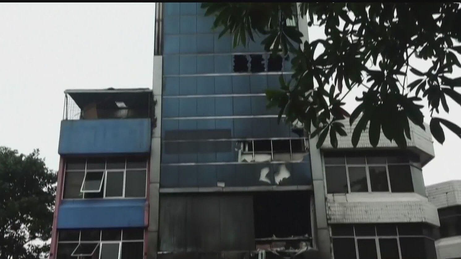 Incendio Consume Edificio de Oficinas en Yakarta, Indonesia; Suman 22 Muertos