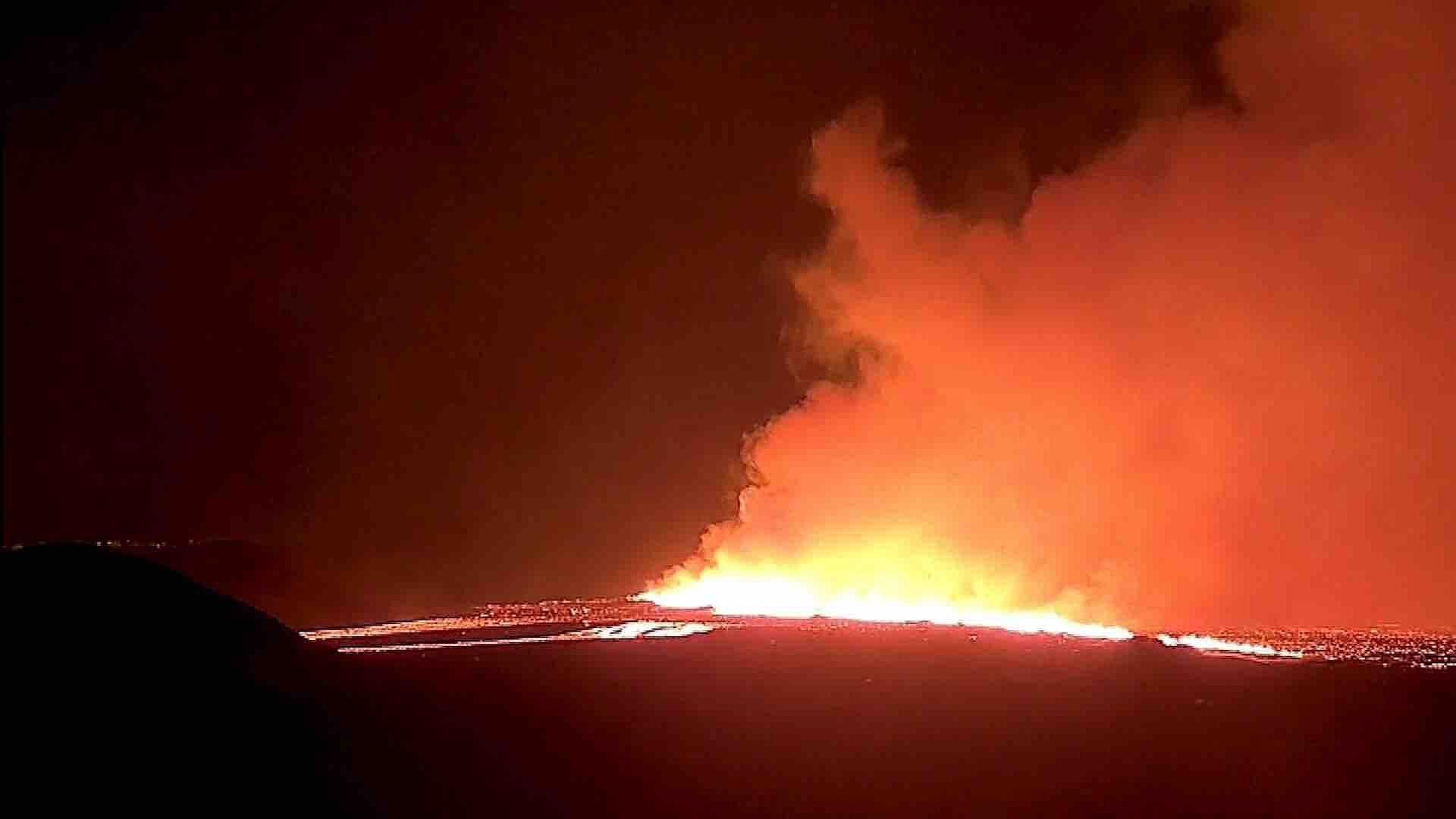 En Vivo: Volcán Hace Erupción Cerca de Reikiavik, Capital de Islandia