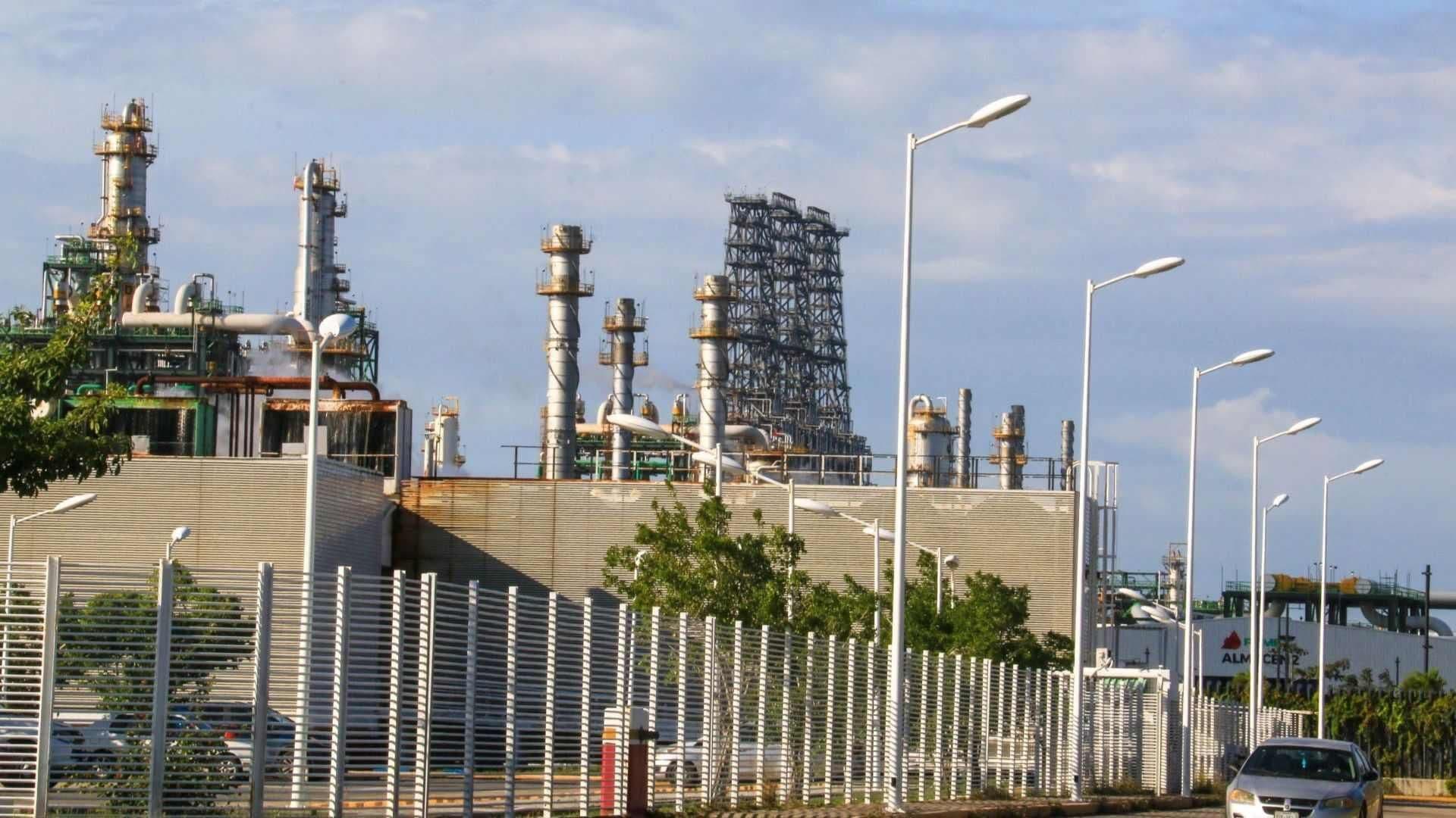 ¿Qué Pasa en la Refinería Dos Bocas, Que Ha Bajado su Producción?