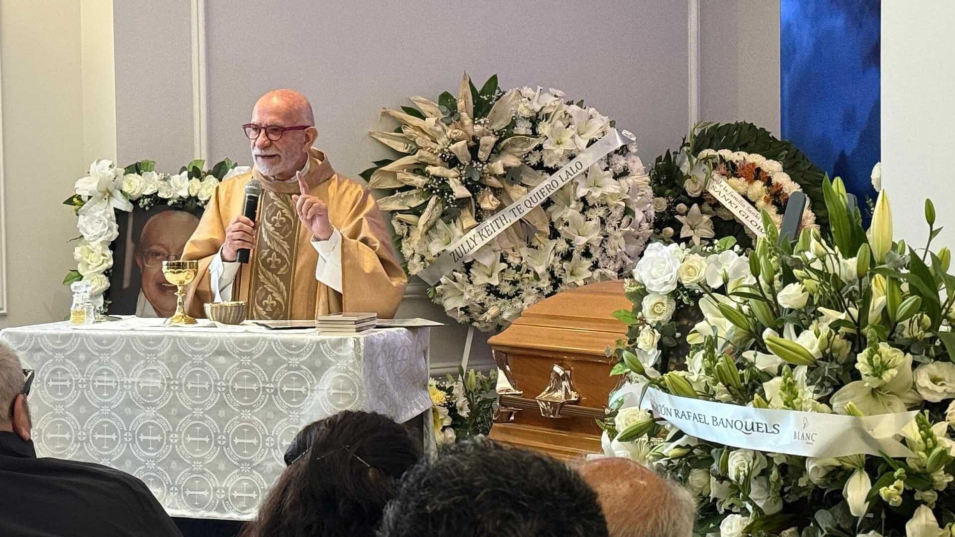 Familiares y Amigos Despiden a Eduardo Manzano con una Misa