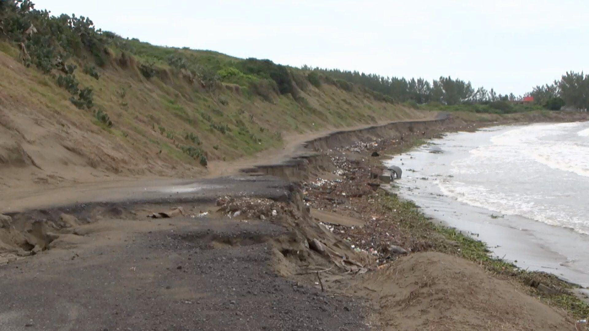 Fuerza del Mar Destruye Tramo Carretero en Alvarado, Veracruz