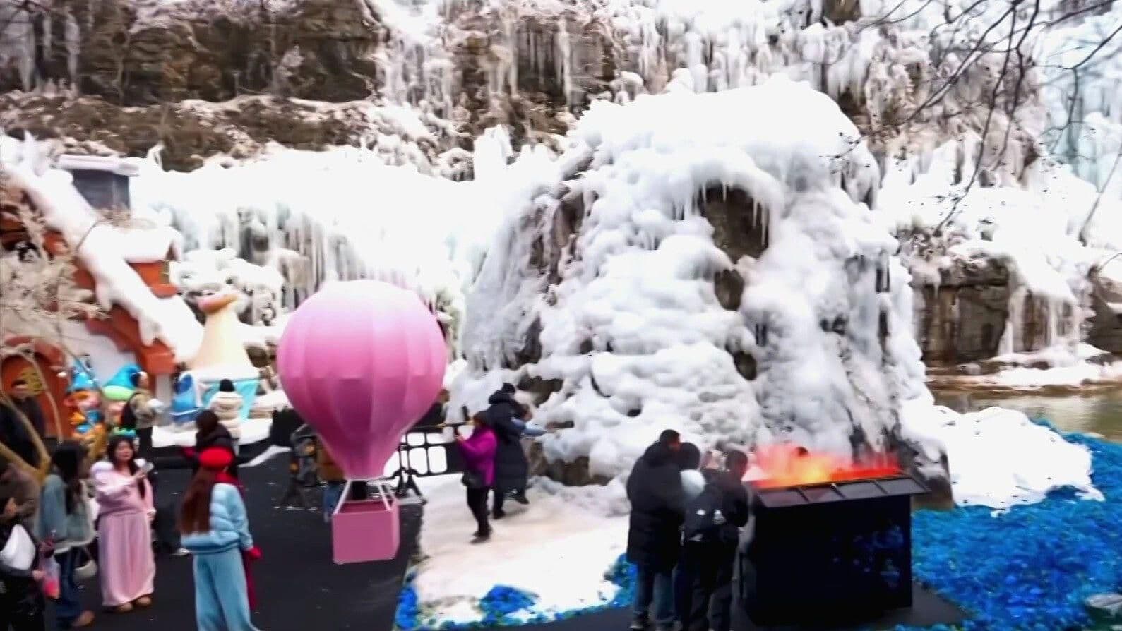 Fuego vs Hielo: Impactantes Imágenes de Erupción del Kilauea y Cascada Congelada en China