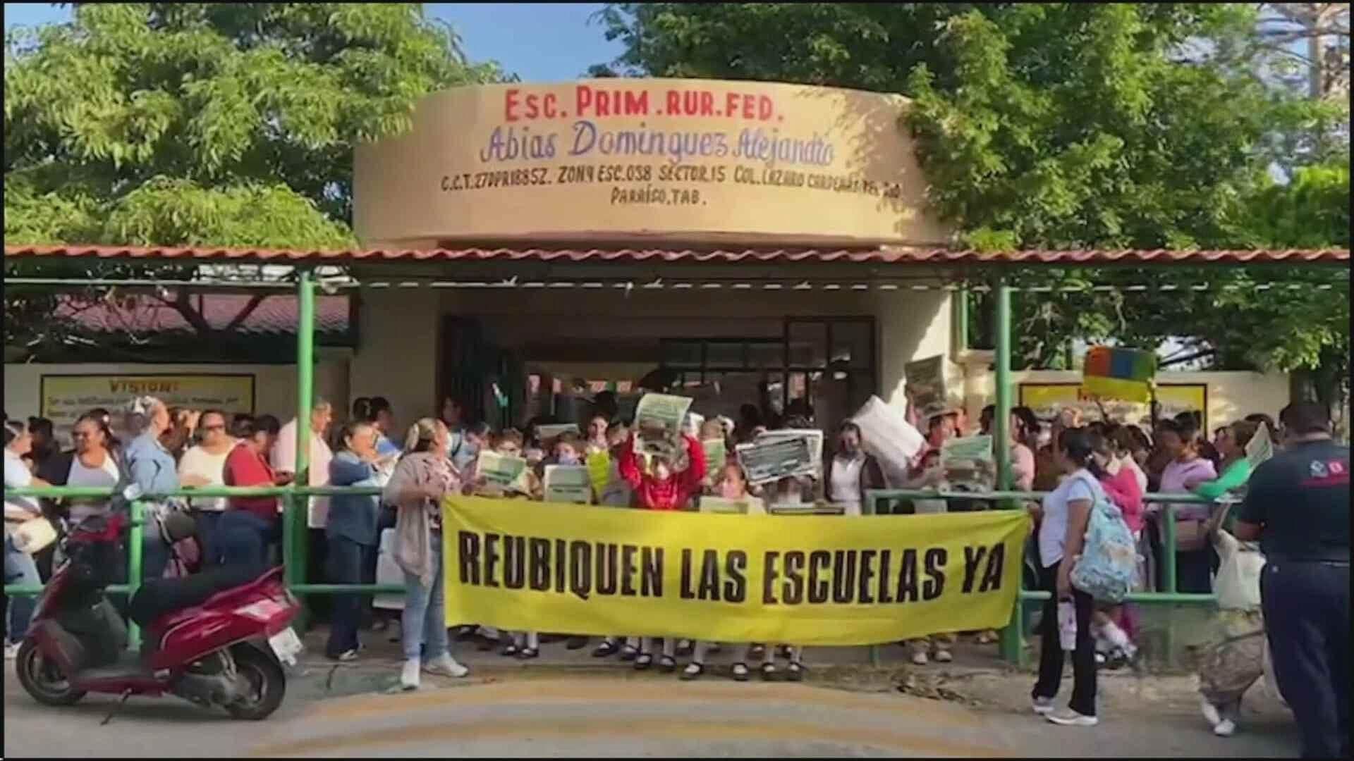 Familias Vuelven a Exigir Medidas para Salvaguardar a Escuelas Contiguas a la Refinería de Dos Bocas