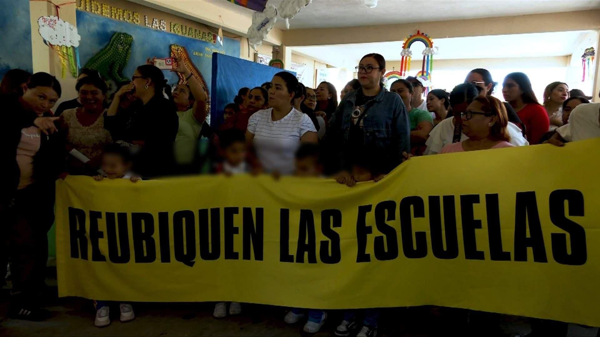 Padres de Familia Exigen Reubicar Escuelas Cercanas a Refinería Dos Bocas ante Emisión de Contaminantes