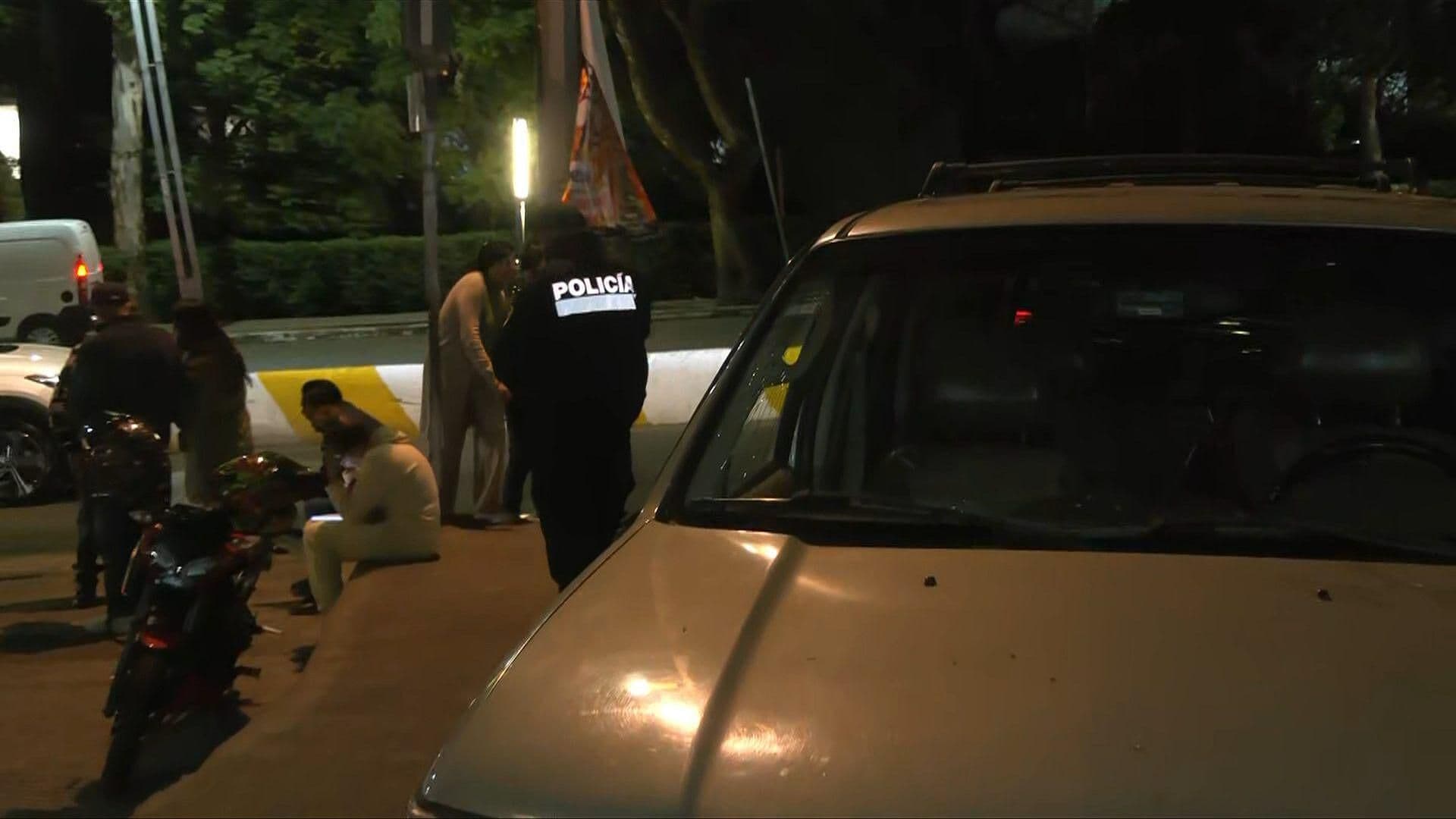 ¿Qué Pasó en Cuajimalpa Hoy? Camioneta Vuelca Frente a Centro Comercial en CDMX