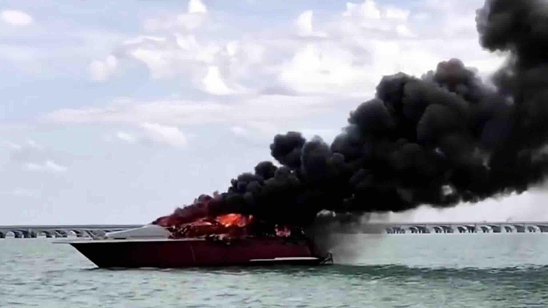 Incendio Consume Embarcación Twist Party II en Puerto Progreso, Yucatán; Rescatan a Tripulación