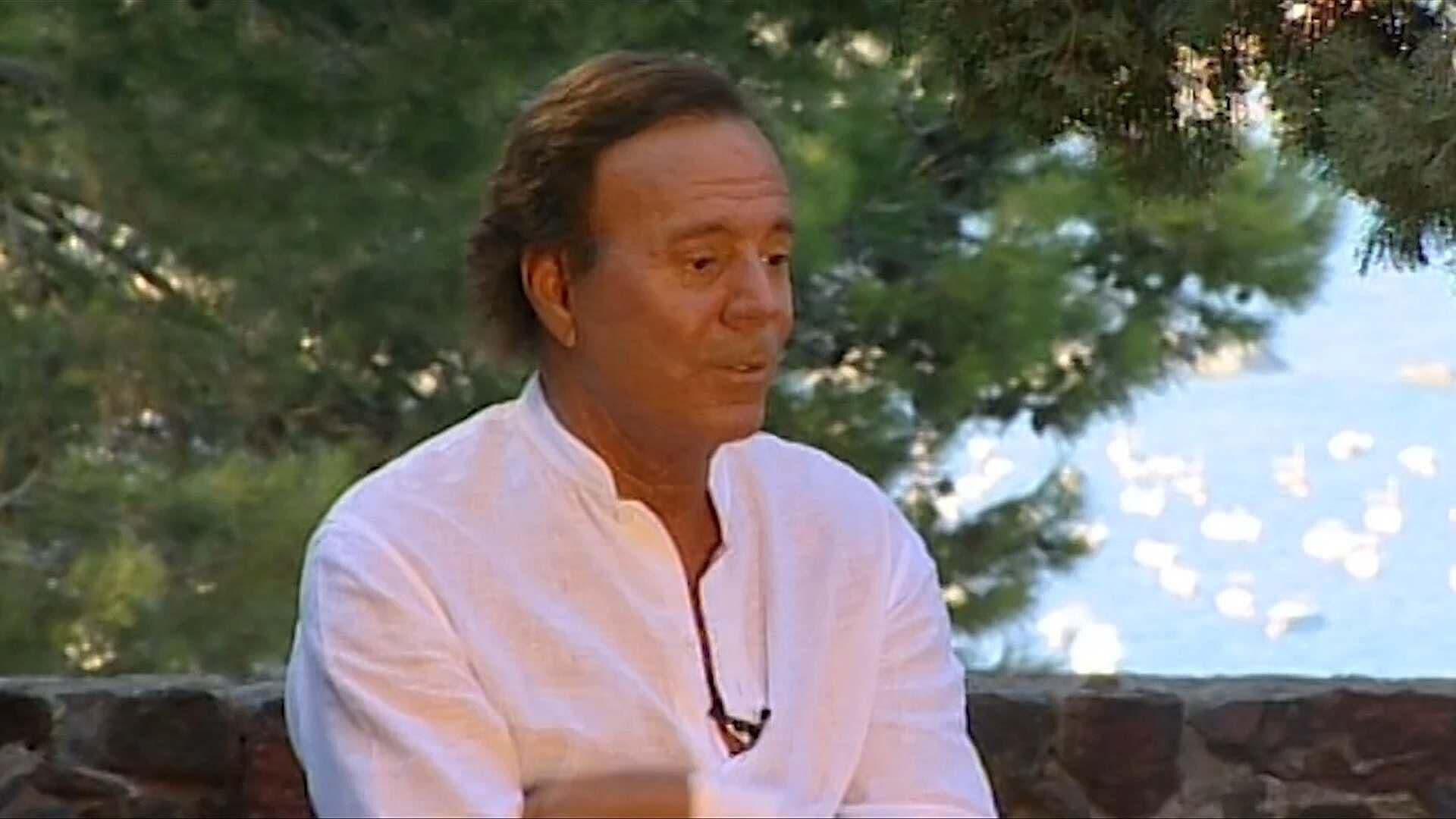 Julio Iglesias Dice que Aclarará Acusaciones en Su Contra, Pero Nuevas Víctimas se Suman a Denuncia