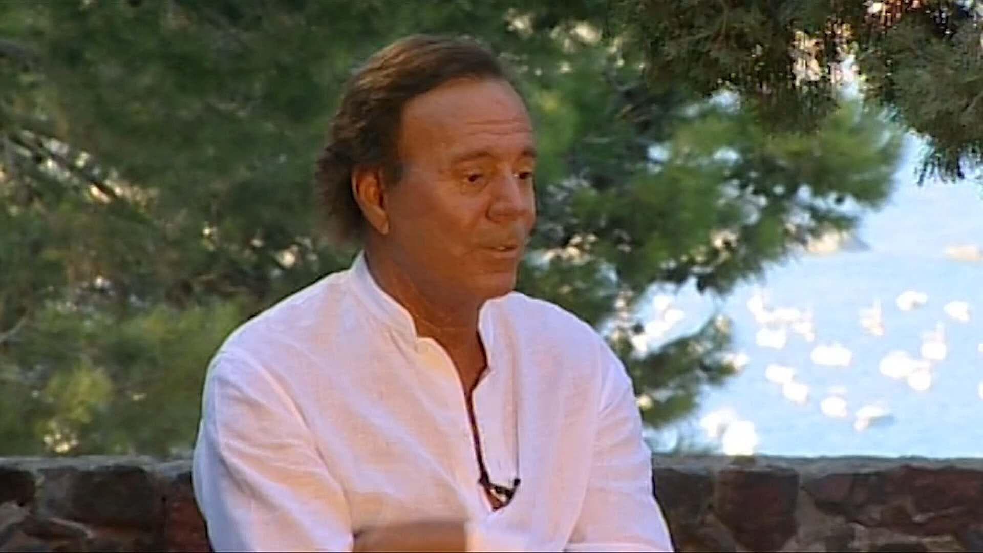 Julio Iglesias Dice que Aclarará Acusaciones en Su Contra, Pero Nuevas Víctimas se Suman a Denuncia