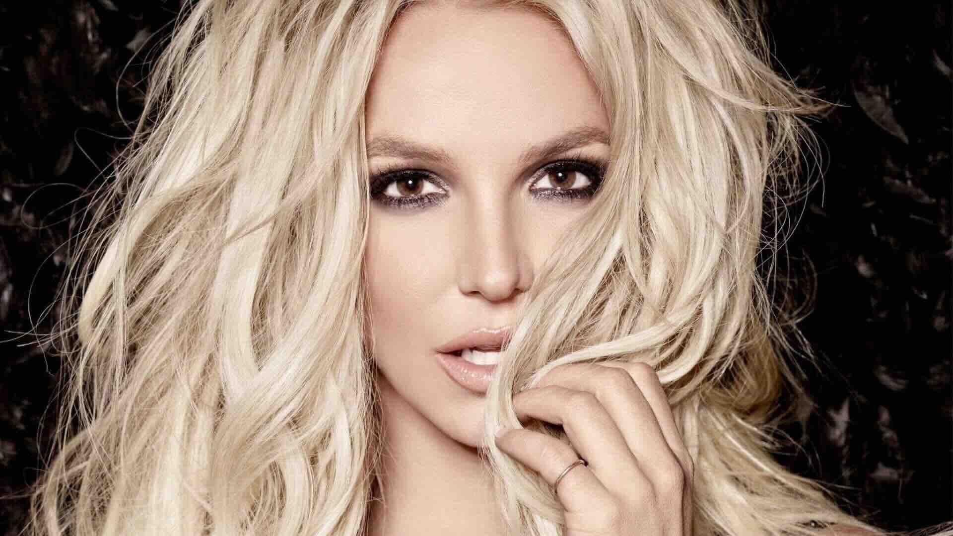 Britney Spears Regresa a Escenarios; César Bono y Gaby Ramírez Enfrentan Problemas de Salud