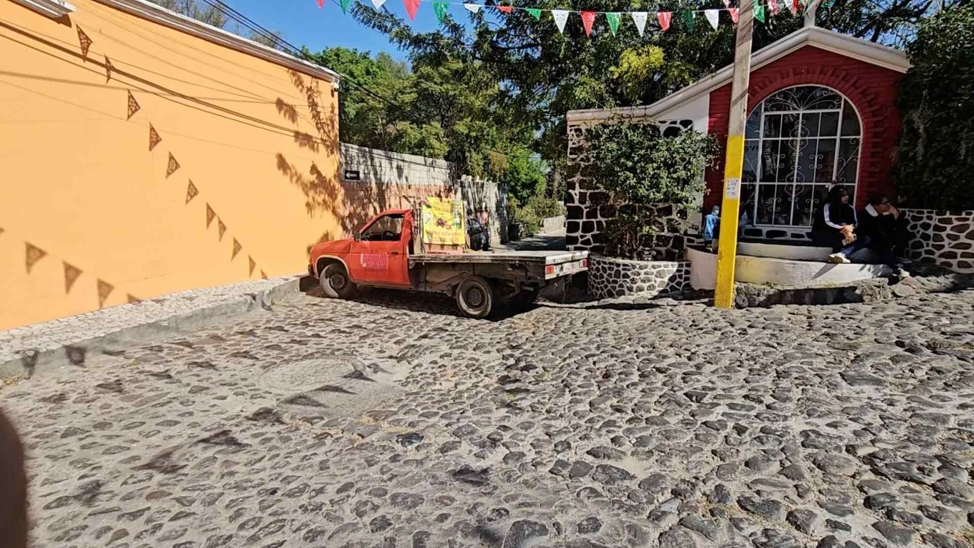 Vecinos Realizan Bloqueos Viales sobre Calles de Atlixco, Puebla