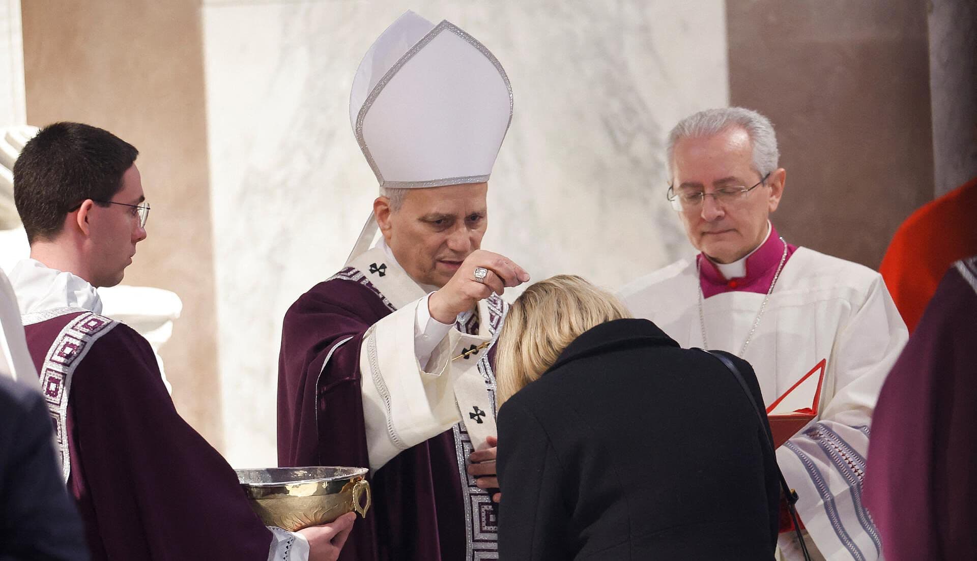 Papa León XIV Encabeza Ceremonia de Miércoles de Ceniza en el Vaticano
