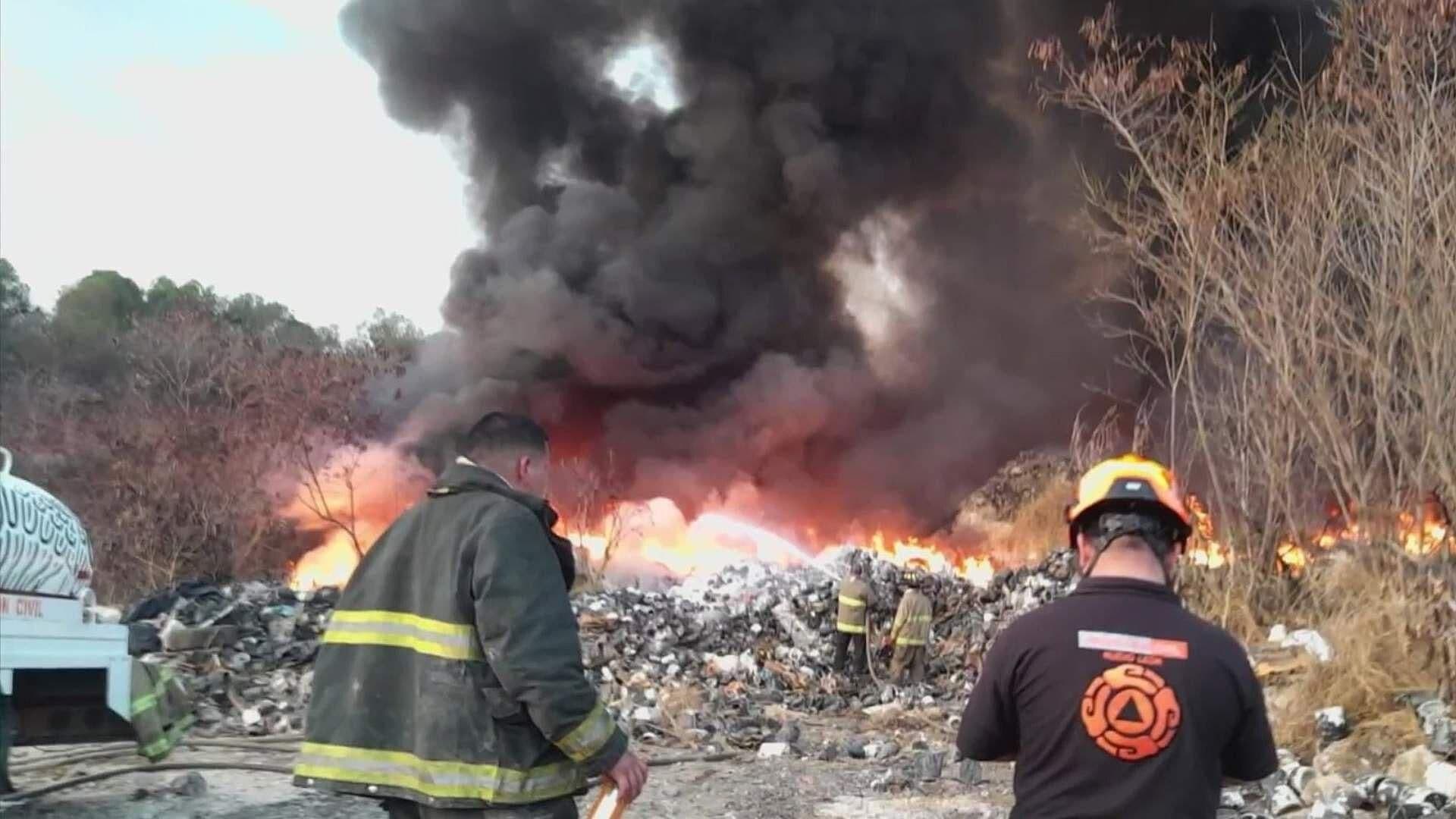 Moviliza Incendio de Basura en Terreno Baldío en Cadereyta Jiménez