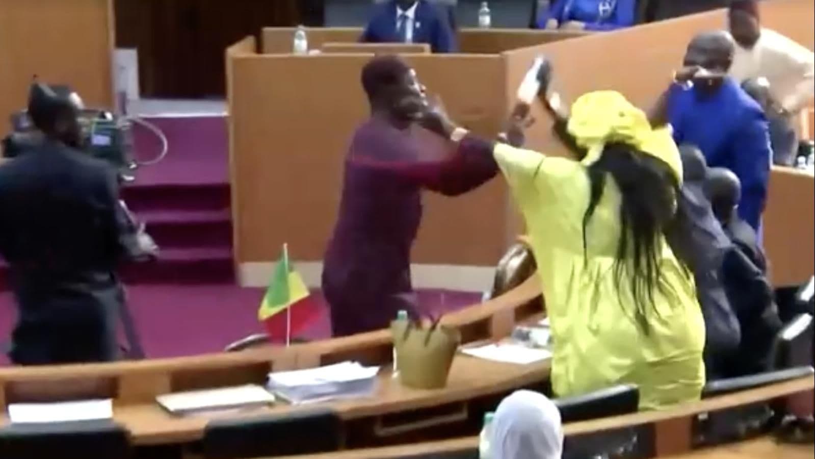 Abofetean a Legisladora en Senegal