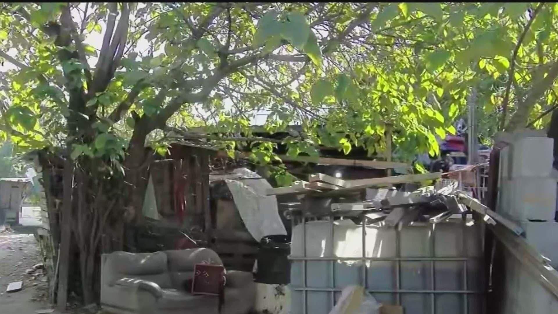 Resienten Familias Intenso Frío en El Ranchito, Guadalupe