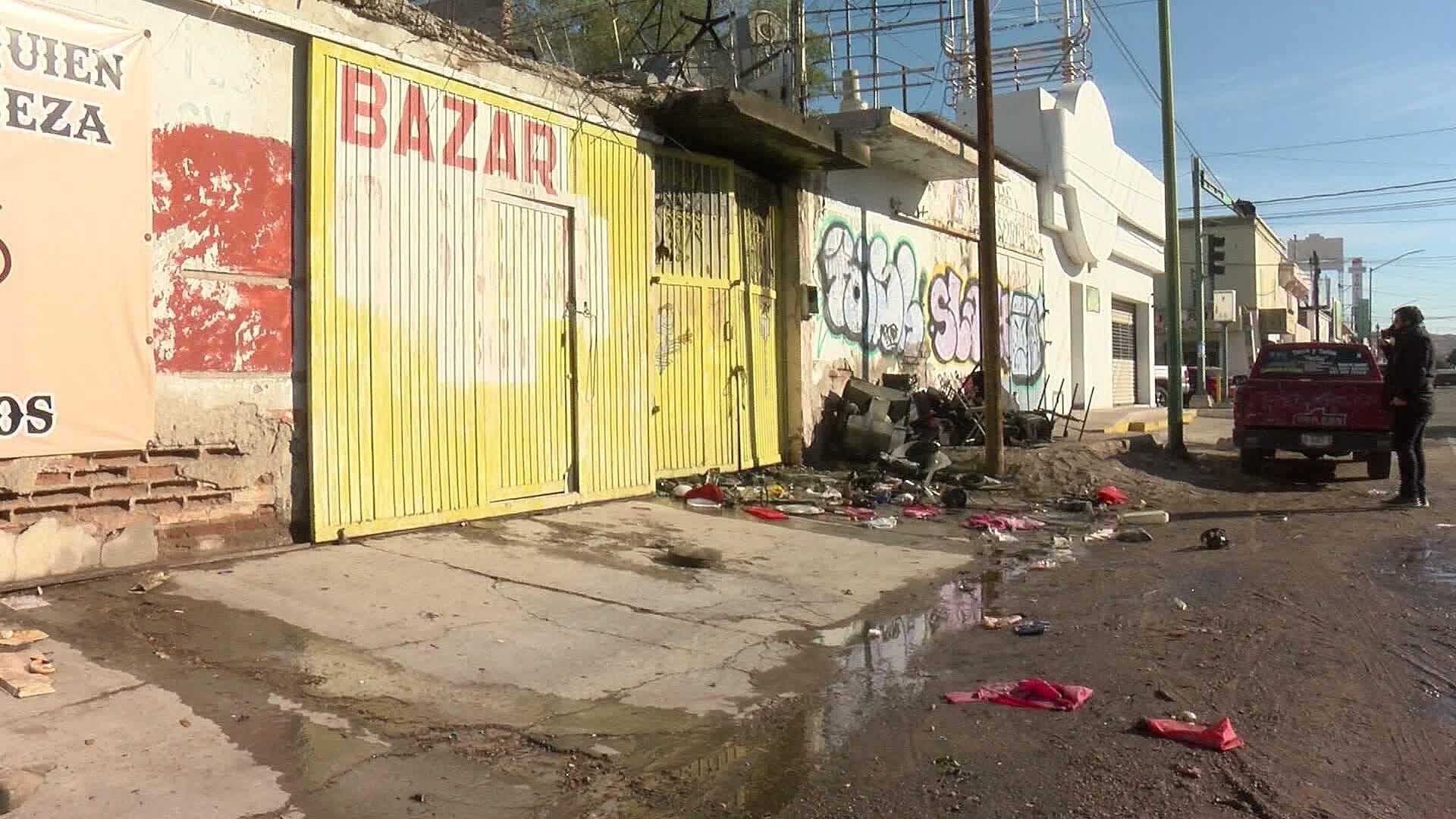 Bomberos Controlan Incendio en Dos Comercios en Colonia Balderrama