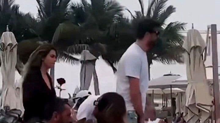 Captan a Piqué y a Clara Chía de Vacaciones en Abu Dabi