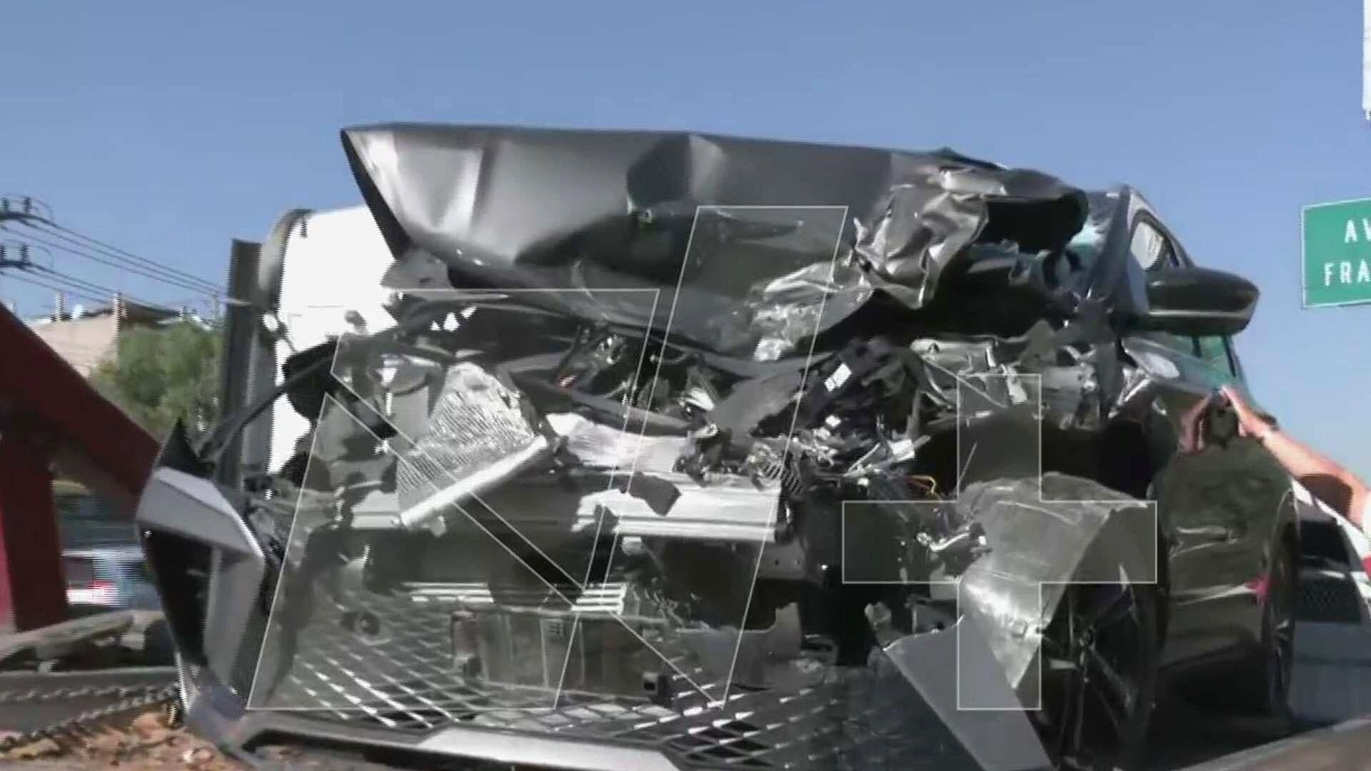 Choque Múltiple Deja Auto Destrozado en la Vía Jesús Reyes Heroles, Tlalnepantla