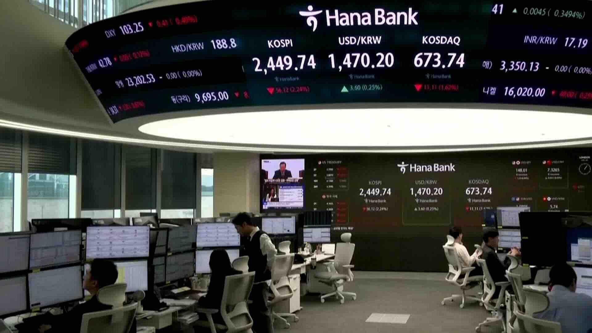 Mercados Asiáticos Enfrentan un Lunes Negro por Aranceles de Trump