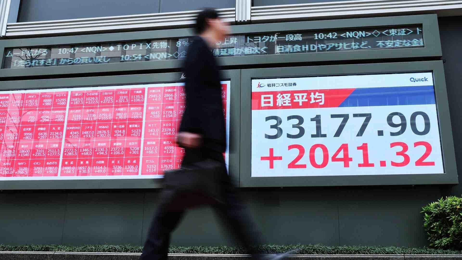 Bolsas de Asia y Europa Cierran con Ganancias; la de NY Cae por el 'Fantasma' Chino