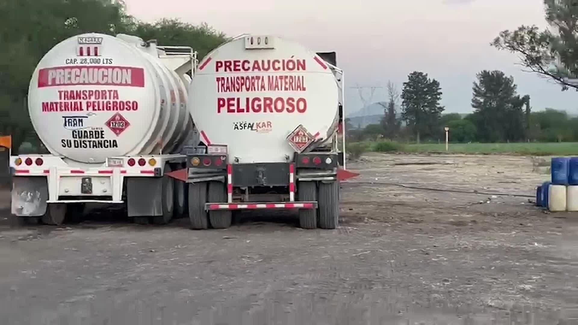 Aseguran una Toma Clandestina a Dos Tractocamiones en La Lira en Pedro Escobedo