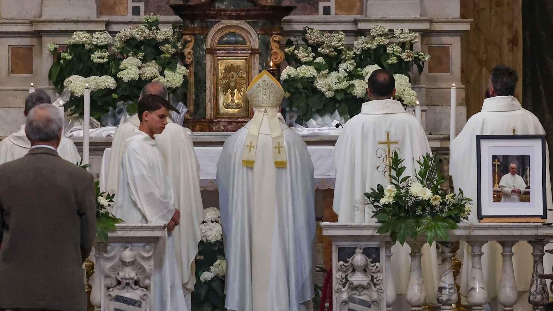 Última Misa en Honor al Papa Francisco en la Basílica de San Pedro, Tras su Fallecimiento