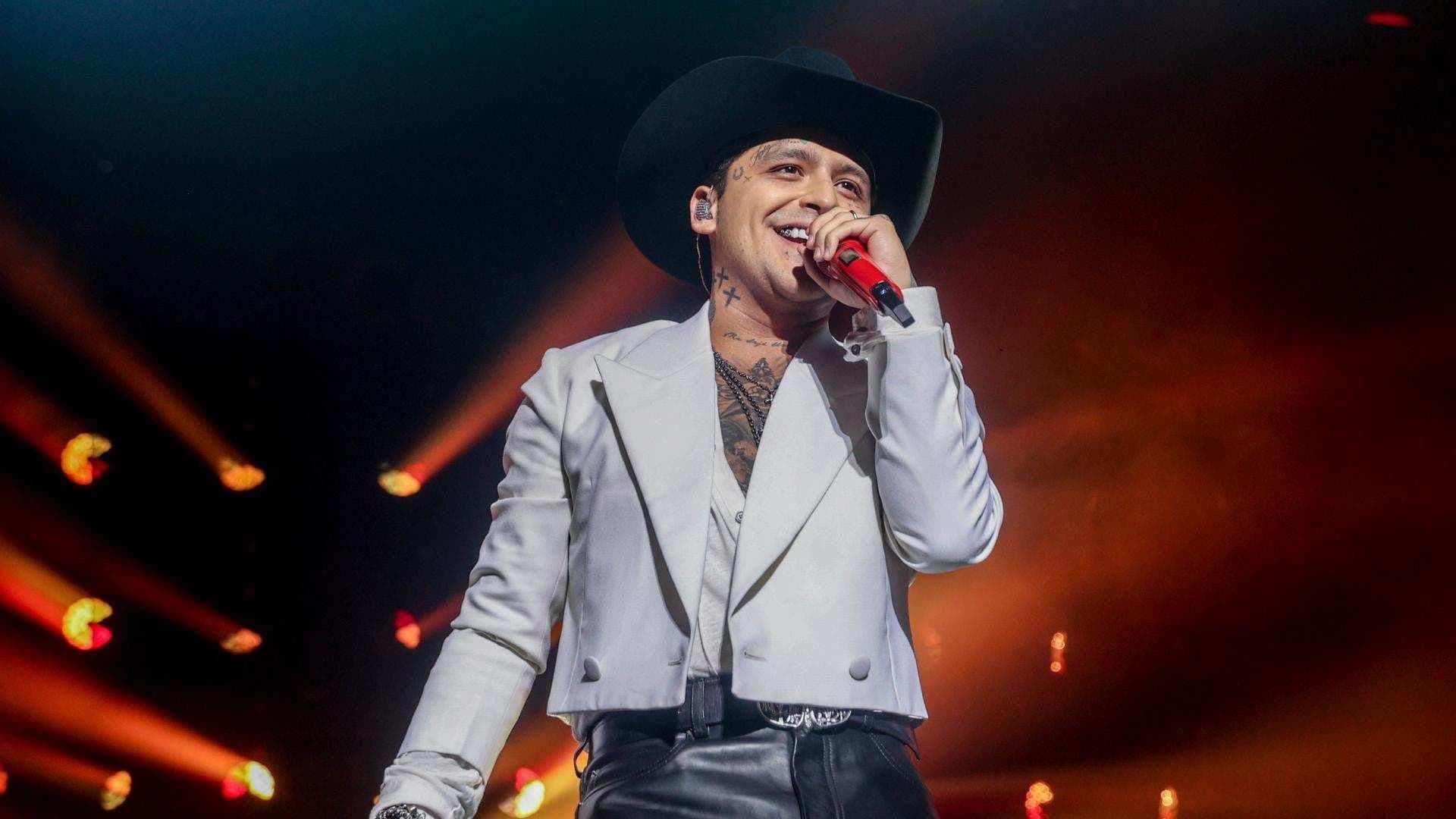 Christian Nodal Deslumbra con Interpretación de ‘Por Una Cabeza’, con Andrea Bocelli