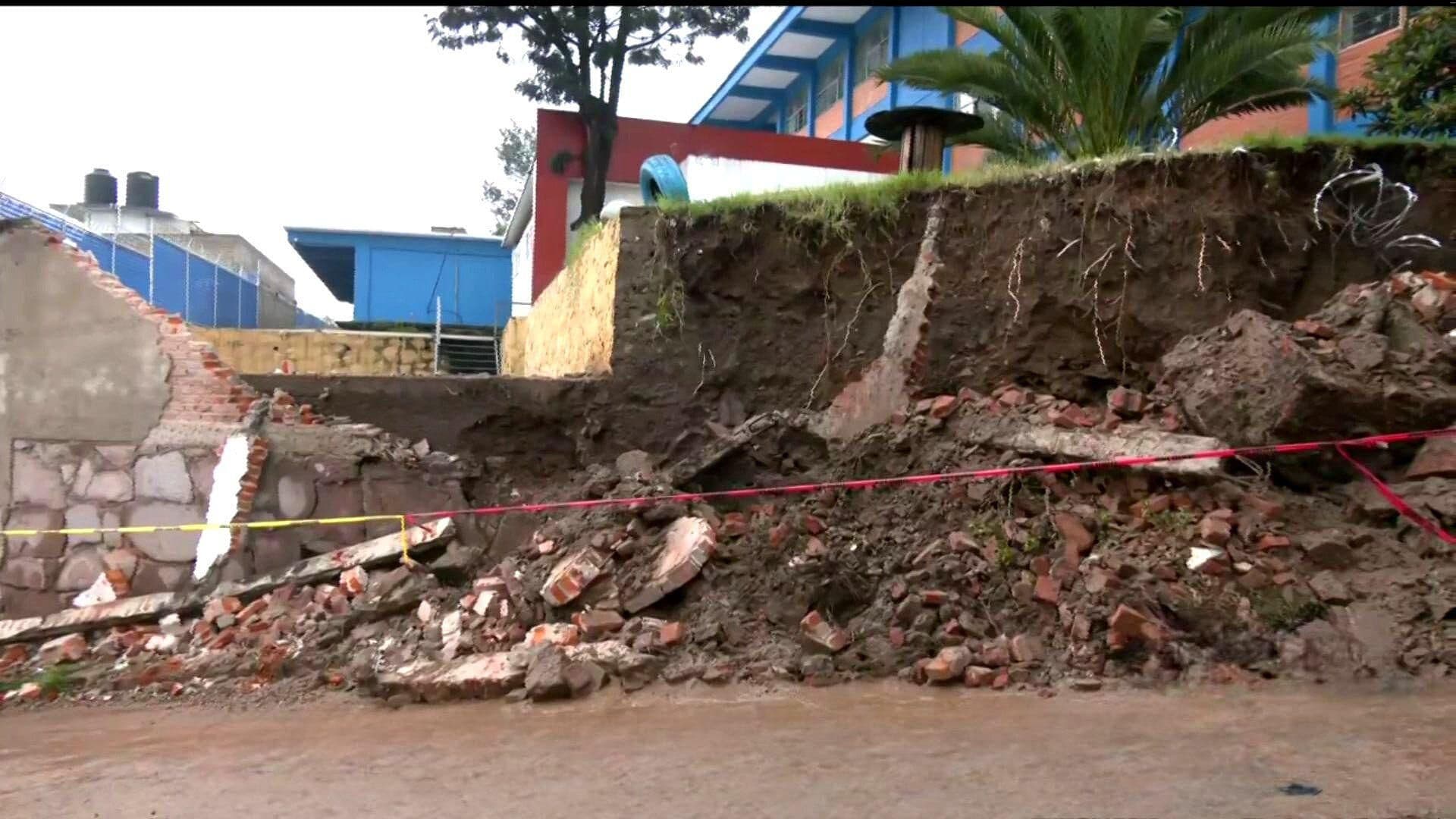 Lluvias Provocan Derrumbe de Barda en Escuela de Atizapán de Zaragoza, Edomex