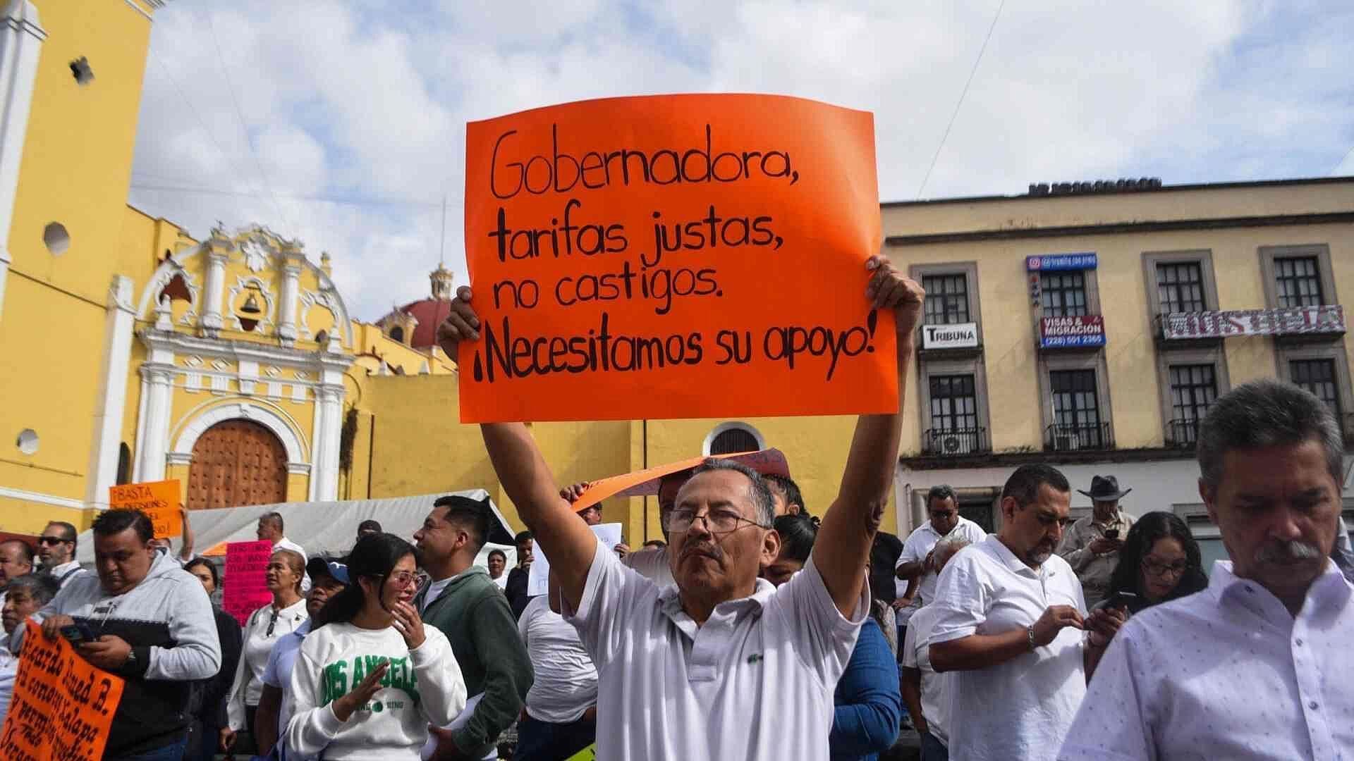 FOTO: Exigen Justicia por el Secuestro y Muerte de la Maestra Jubilada y Taxista Irma Hernández