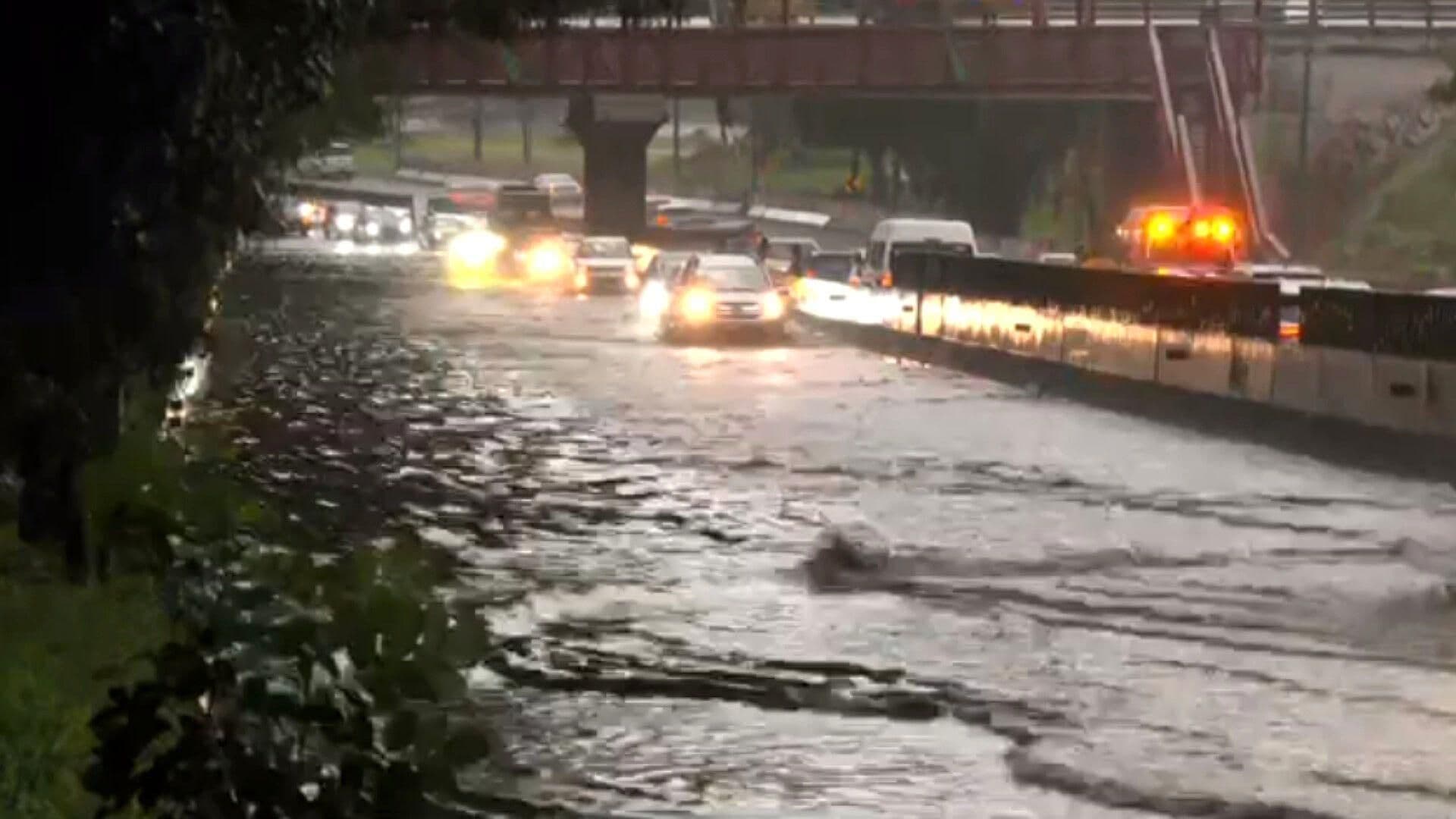 Lluvias en Edomex: Se Registra Inundación en Periférico Norte a la Altura de Reyes Heroles