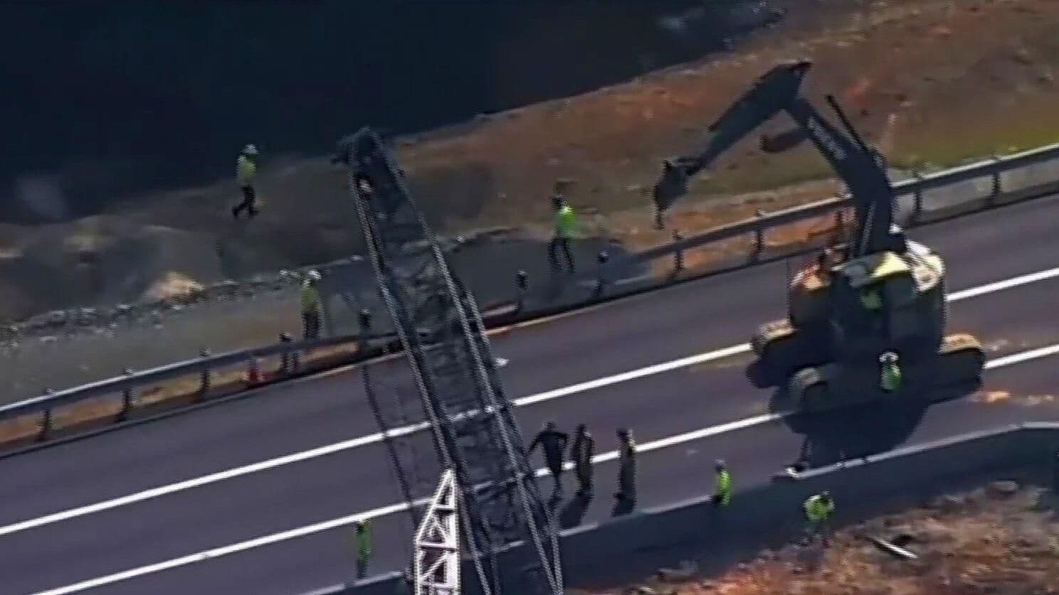 Grúa Aérea Cae en Plena Carretera de Maryland, Estados Unidos