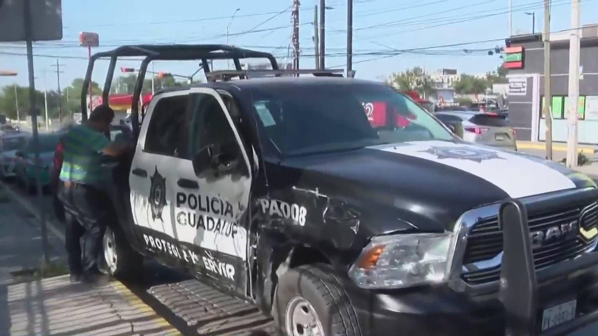Choca Camión a Patrulla; Iban a Reporte en Av. Lázaro Cárdenas y Pablo Livas